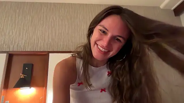 graciesmith27 online show from 04/21/26, 05:03