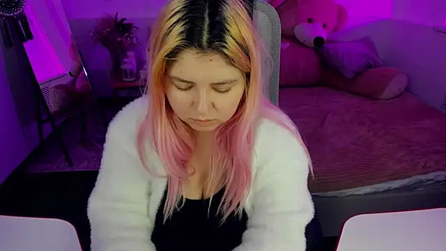 Snapshot of DiaAngell chatting on 02/15/26, 07:21 DiaAngell online show from 02/15/26, 07:21