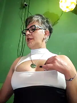 ilonna2025 online show from 10/23/25, 10:41