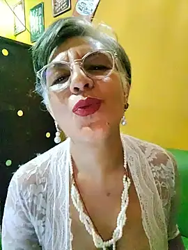 ilonna2025 online show from 05/17/26, 10:28