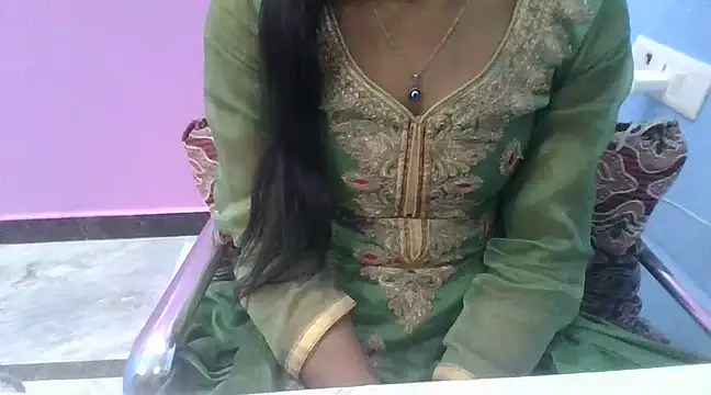 Snapshot of Leoni_G chatting on 03/07/25, 09:18 Leoni G online show from 03/07/25, 09:18