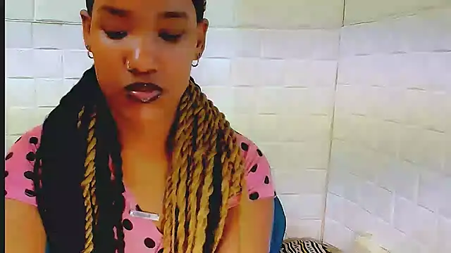 EroticSexyPrada online show from 03/21/25, 12:51