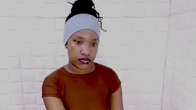 EroticSexyPrada online show from 04/19/26, 05:45