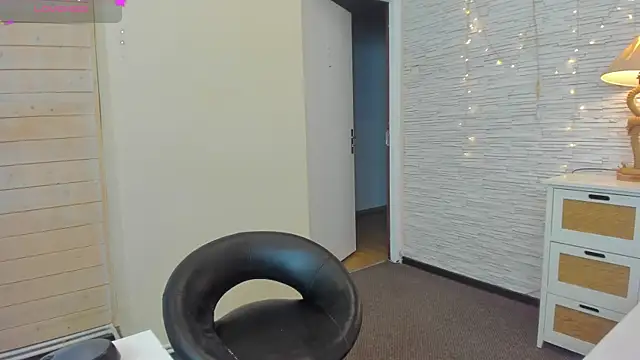 Snapshot of Misty__Fox chatting on 01/25/25, 02:58 Misty Fox online show from 01/25/25, 02:58