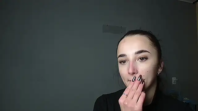 Eva Gloryy online show from 12/13/25, 08:47