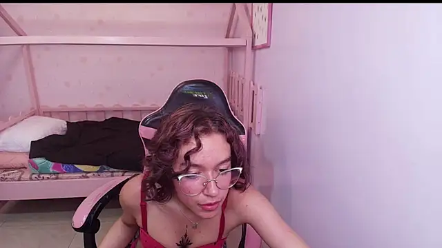 kassandra ch  online show from 01/22/25, 09:35