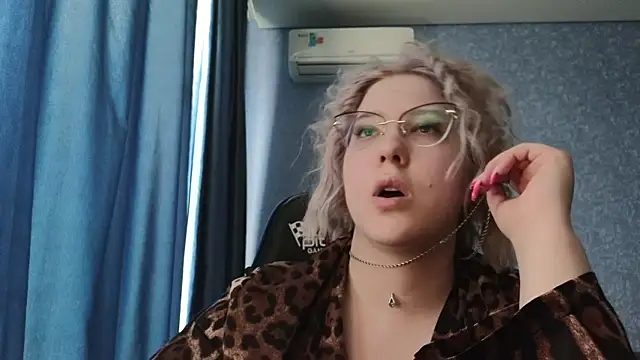 HotBrandyX online show from 04/10/26, 08:30