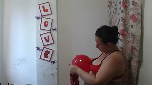 Snapshot of Yohis_Kiut25 chatting on 02/13/26, 05:31 Yohis Kiut25 online show from 02/13/26, 05:31