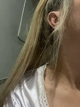 Snapshot of viktoria_davis_ chatting on 01/27/25, 11:43 viktoria davis online show from 01/27/25, 11:43