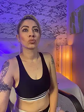 Snapshot of viktoria_davis_ chatting on 02/02/25, 08:08 viktoria davis online show from 02/02/25, 08:08