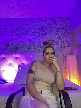 Snapshot of viktoria_davis_ chatting on 02/03/25, 09:39 viktoria davis online show from 02/03/25, 09:39