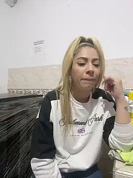 Snapshot of viktoria_davis_ chatting on 02/05/25, 01:58 viktoria davis online show from 02/05/25, 01:58