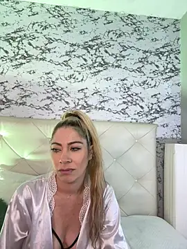 Snapshot of viktoria_davis_ chatting on 02/10/25, 09:47 viktoria davis online show from 02/10/25, 09:47