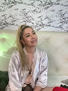 Snapshot of viktoria_davis_ chatting on 02/11/25, 12:49 viktoria davis online show from 02/11/25, 12:49