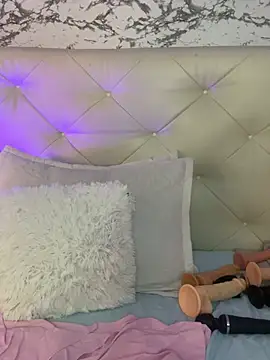 Snapshot of viktoria_davis_ chatting on 02/18/25, 02:27 viktoria davis online show from 02/18/25, 02:27