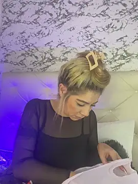 Snapshot of viktoria_davis_ chatting on 02/21/25, 11:21 viktoria davis online show from 02/21/25, 11:21