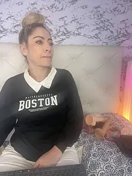 Snapshot of viktoria_davis_ chatting on 02/23/25, 02:51 viktoria davis online show from 02/23/25, 02:51