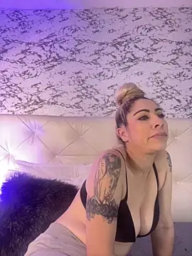 Snapshot of viktoria_davis_ chatting on 02/25/25, 09:57 viktoria davis online show from 02/25/25, 09:57