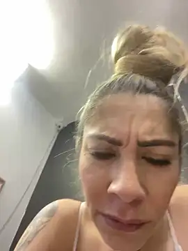 Snapshot of viktoria_davis_ chatting on 03/04/25, 12:50 viktoria davis online show from 03/04/25, 12:50