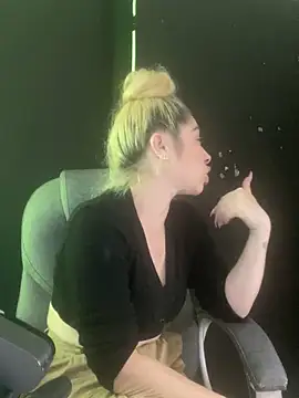 Snapshot of viktoria_davis_ chatting on 03/07/25, 02:46 viktoria davis online show from 03/07/25, 02:46