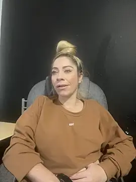 Snapshot of viktoria_davis_ chatting on 03/13/25, 01:21 viktoria davis online show from 03/13/25, 01:21