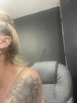 Snapshot of viktoria_davis_ chatting on 03/13/25, 11:05 viktoria davis online show from 03/13/25, 11:05