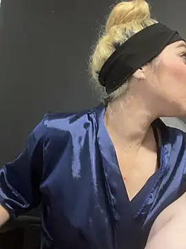 Snapshot of viktoria_davis_ chatting on 03/18/25, 02:25 viktoria davis online show from 03/18/25, 02:25