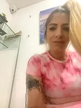 Snapshot of viktoria_davis_ chatting on 09/16/25, 12:33 viktoria davis online show from 09/16/25, 12:33