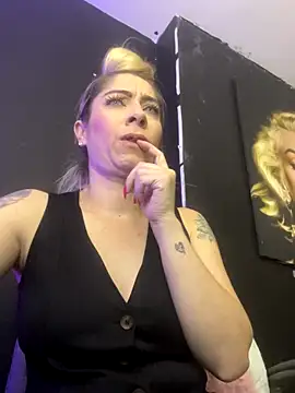 Snapshot of viktoria_davis_ chatting on 09/19/25, 10:43 viktoria davis online show from 09/19/25, 10:43