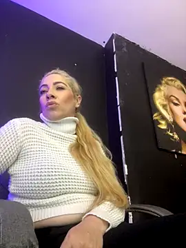 Snapshot of viktoria_davis_ chatting on 10/10/25, 10:53 viktoria davis online show from 10/10/25, 10:53