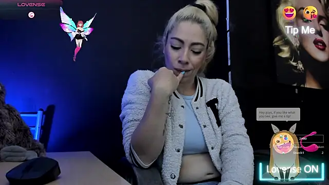 Snapshot of viktoria_davis_ chatting on 10/22/25, 11:26 viktoria davis online show from 10/22/25, 11:26