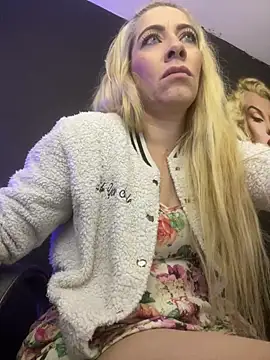 Snapshot of viktoria_davis_ chatting on 10/25/25, 10:59 viktoria davis online show from 10/25/25, 10:59