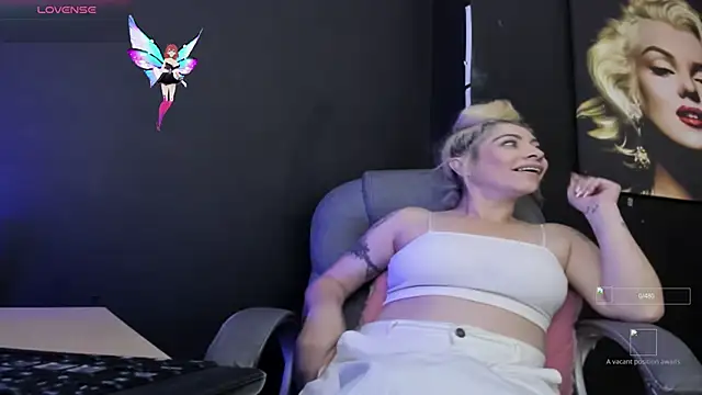 Snapshot of viktoria_davis_ chatting on 11/10/25, 10:53 viktoria davis online show from 11/10/25, 10:53