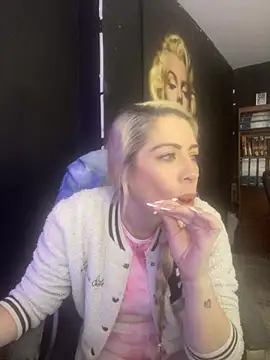 Snapshot of viktoria_davis_ chatting on 11/11/25, 11:49 viktoria davis online show from 11/11/25, 11:49