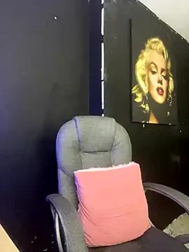 Snapshot of viktoria_davis_ chatting on 11/17/25, 11:54 viktoria davis online show from 11/17/25, 11:54