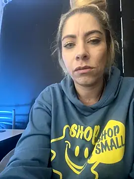 Snapshot of viktoria_davis_ chatting on 12/03/25, 11:36 viktoria davis online show from 12/03/25, 11:36