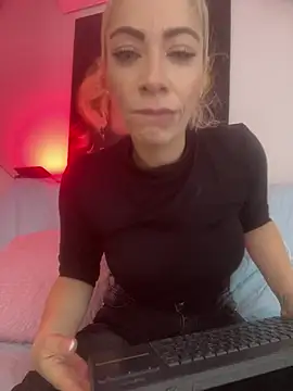 Snapshot of viktoria_davis_ chatting on 06/07/26, 12:04 viktoria davis online show from 06/07/26, 12:04