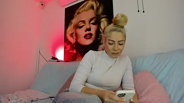 Snapshot of viktoria_davis_ chatting on 06/14/26, 12:08 viktoria davis online show from 06/14/26, 12:08