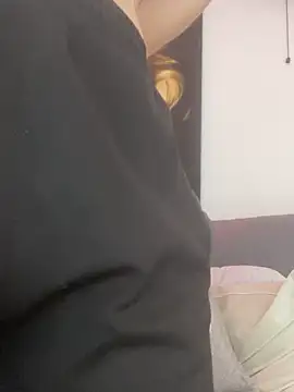 Snapshot of viktoria_davis_ chatting on 06/22/26, 03:25 viktoria davis online show from 06/22/26, 03:25