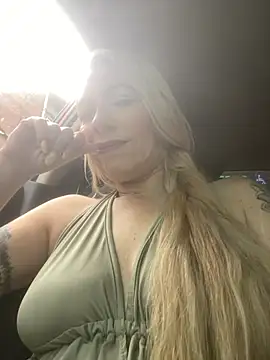 Snapshot of viktoria_davis_ chatting on 07/11/26, 09:27 viktoria davis online show from 07/11/26, 09:27