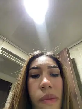 Snapshot of zoe_storm chatting on 02/13/25, 11:04 zoe storm online show from 02/13/25, 11:04