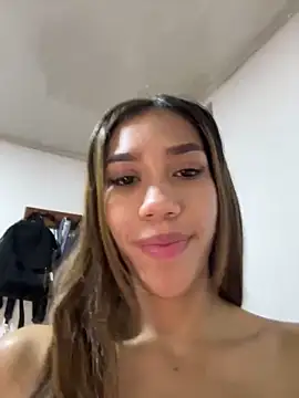 Snapshot of zoe_storm chatting on 02/17/25, 08:58 zoe storm online show from 02/17/25, 08:58