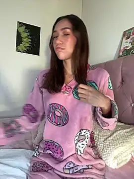 Snapshot of zoe_storm chatting on 03/18/25, 06:04 zoe storm online show from 03/18/25, 06:04