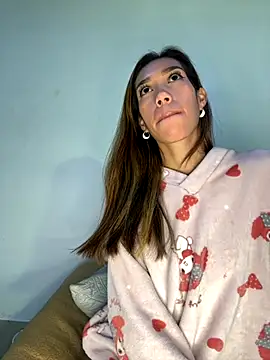 Snapshot of zoe_storm chatting on 09/18/25, 01:40 zoe storm online show from 09/18/25, 01:40