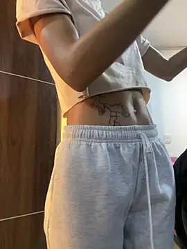 Snapshot of zoe_storm chatting on 11/14/25, 12:42 zoe storm online show from 11/14/25, 12:42