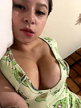 Snapshot of _Amber_Brown chatting on 10/26/25, 10:10 Amber Brown online show from 10/26/25, 10:10