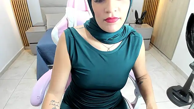 Zulema hamdi online show from 02/12/25, 06:51