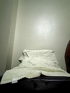 ROSARIOBELLA13 online show from 05/15/26, 06:42