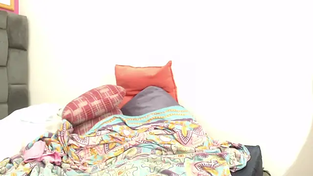 Lola Honney online show from 01/21/25, 12:36