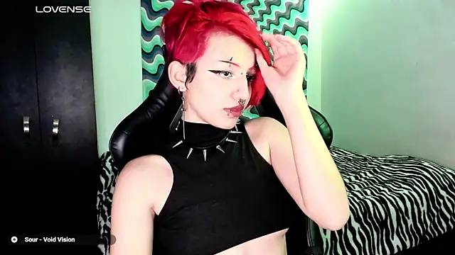 Snapshot of roxy_toxic chatting on 03/06/25, 12:43 roxy toxic online show from 03/06/25, 12:43